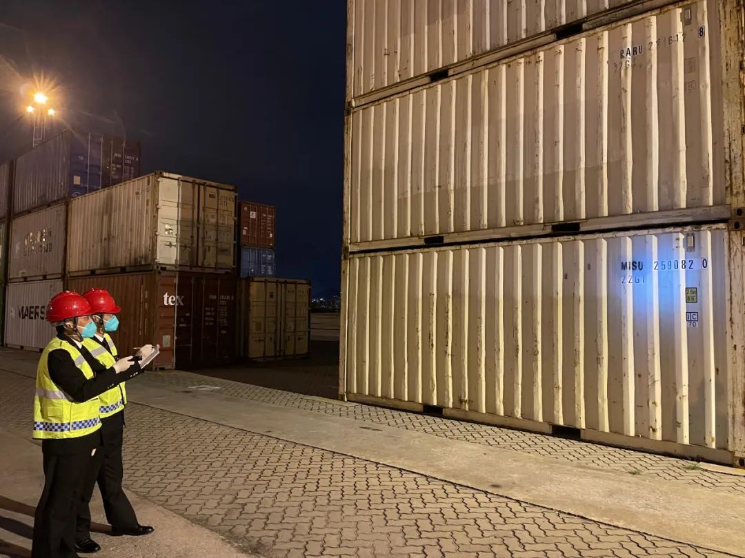 進出口?；? width=