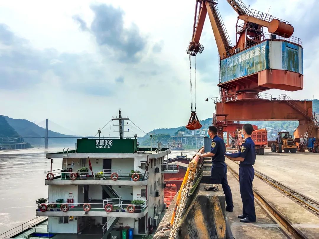 進出口?；? width=